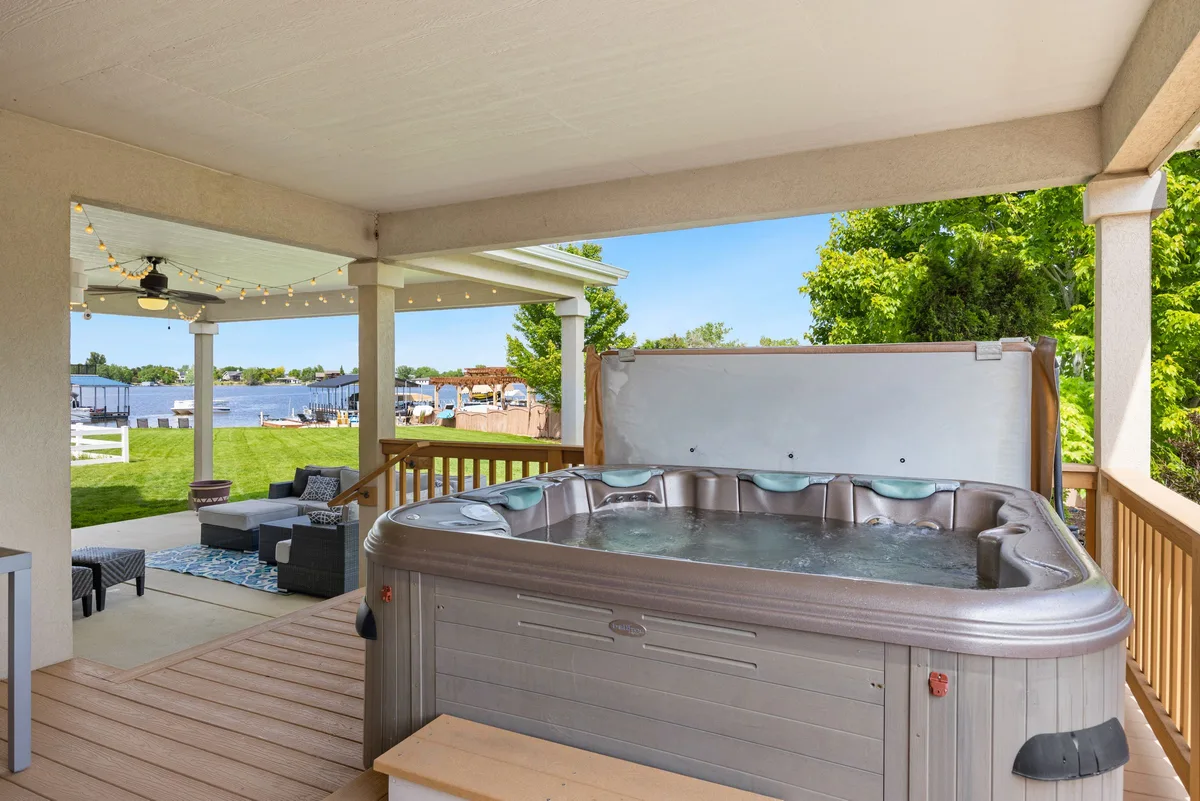 Aqua Living Stores